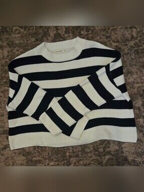 Moon & Madison Navy Blue & White Cropped Sweater Sz Medium
